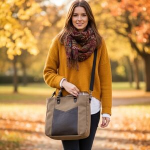 NWT Kelly Moore shoulder Work bag